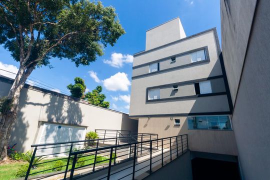 Fachada do bloco de apartamento para alugar com 2 quartos, 37m² em Vila Ivone, São Paulo