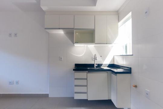 Cozinha de apartamento para alugar com 2 quartos, 37m² em Vila Ivone, São Paulo