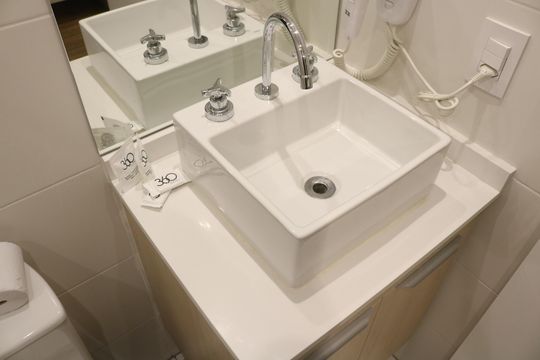 Banheiro de kitnet/studio à venda com 1 quarto, 21m² em Perdizes, São Paulo