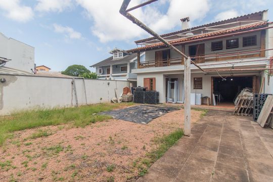 Quintal de casa para alugar com 4 quartos, 333m² em Camaquã, Porto Alegre
