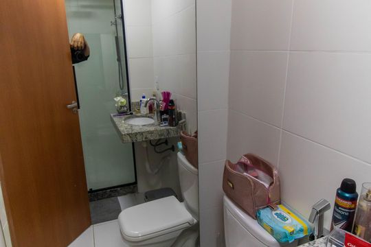 Banheiro Social de apartamento à venda com 3 quartos, 174m² em Itaipu, Niterói