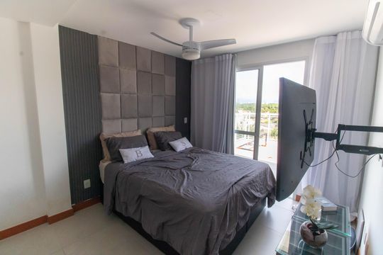 Suíte  de apartamento à venda com 3 quartos, 174m² em Itaipu, Niterói