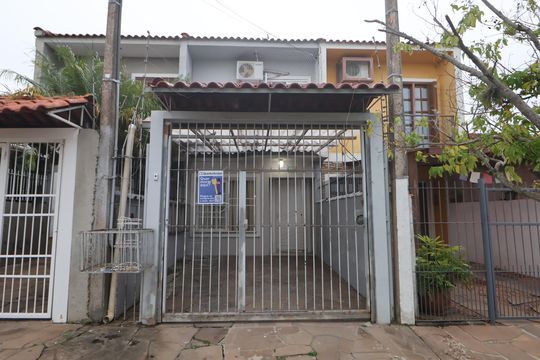 Fachada de casa à venda com 2 quartos, 105m² em Mato Grande, Canoas
