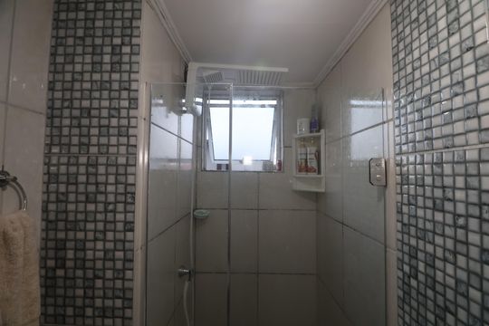 Banheiro  de apartamento à venda com 3 quartos, 64m² em Igara, Canoas