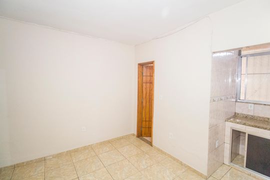 Casa para alugar com 2 quartos, 50m² em Realengo, Rio de Janeiro