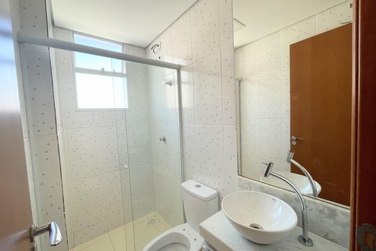 Banheiro social de apartamento à venda com 2 quartos, 126m² em Ouro Preto, Belo Horizonte