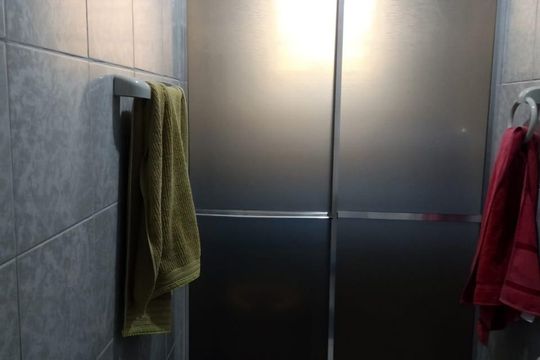 Banheiro de casa à venda com 2 quartos, 100m² em Parque Savoi City, São Paulo