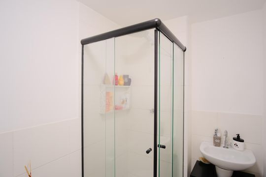 Banheiro de apartamento à venda com 2 quartos, 44m² em Guaiauna, São Paulo