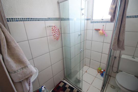 Banheiro de apartamento à venda com 2 quartos, 48m² em Diamante, Belo Horizonte