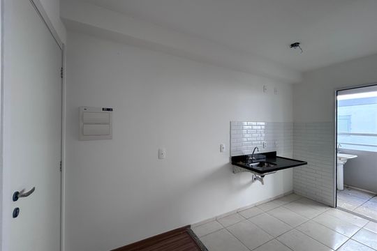 Cozinha de apartamento para alugar com 2 quartos, 45m² em Jurubatuba, São Paulo