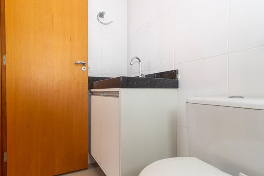 Banheiro 1 de apartamento à venda com 2 quartos, 62m² em Ouro Preto, Belo Horizonte