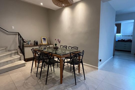 Sala de casa à venda com 4 quartos, 170m² em Tijuca, Rio de Janeiro