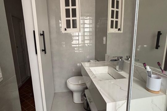 Banheiro de casa à venda com 4 quartos, 170m² em Tijuca, Rio de Janeiro