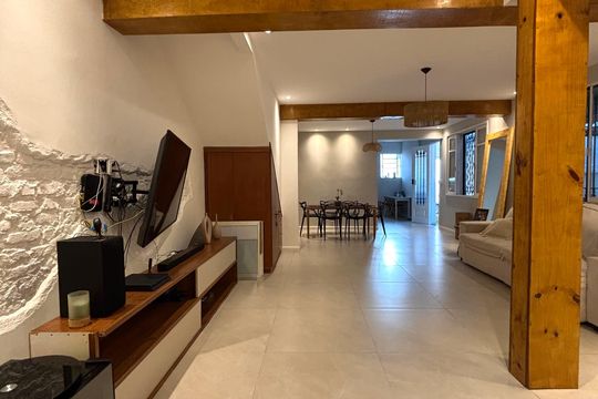 Sala de casa à venda com 4 quartos, 170m² em Tijuca, Rio de Janeiro