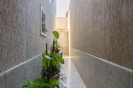 Corredor Lateral de casa para alugar com 2 quartos, 188m² em Jardim Santa Clara, Guarulhos