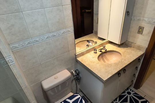 Banheiro  de apartamento para alugar com 1 quarto, 49m² em Centro Histórico, Porto Alegre