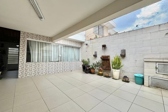 Garagem de casa à venda com 3 quartos, 230m² em Jardim Jabaquara, São Paulo