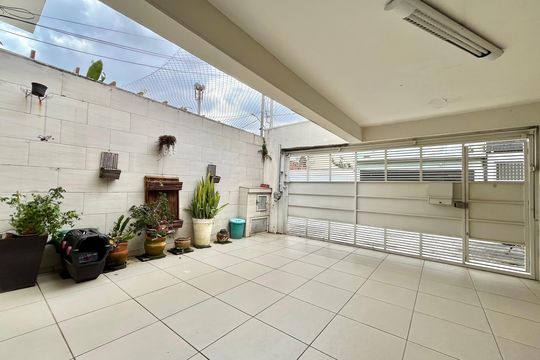 Garagem de casa à venda com 3 quartos, 230m² em Jardim Jabaquara, São Paulo