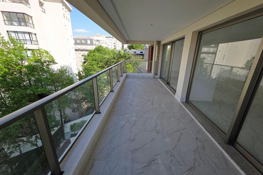 Varanda de apartamento à venda com 4 quartos, 270m² em Vila Progredior, São Paulo