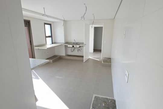 Cozinha de apartamento à venda com 3 quartos, 290m² em Vila Progredior, São Paulo