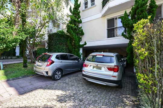 Garagem de casa de condomínio para alugar com 3 quartos, 420m² em Jardim Panorama, São Paulo