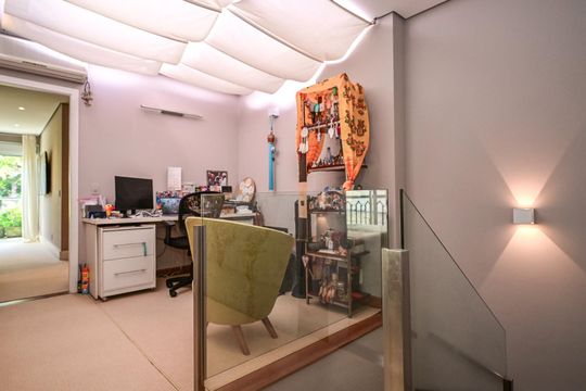 Corredor de casa de condomínio para alugar com 3 quartos, 420m² em Jardim Panorama, São Paulo