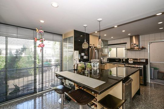 Cozinha de casa de condomínio para alugar com 3 quartos, 420m² em Jardim Panorama, São Paulo