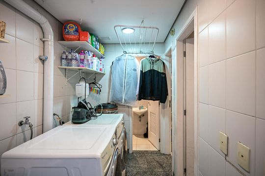 Área de Serviço  de casa de condomínio para alugar com 3 quartos, 420m² em Jardim Panorama, São Paulo