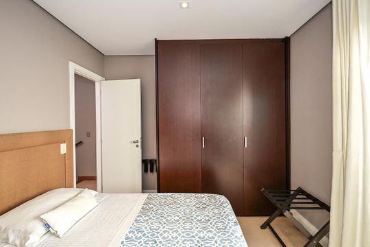 Suíte 1 de casa de condomínio para alugar com 3 quartos, 420m² em Jardim Panorama, São Paulo