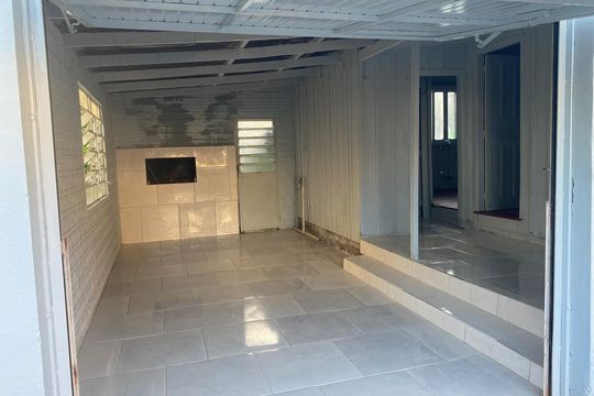 Área externa de casa à venda com 2 quartos, 70m² em Vila Nova, Novo Hamburgo