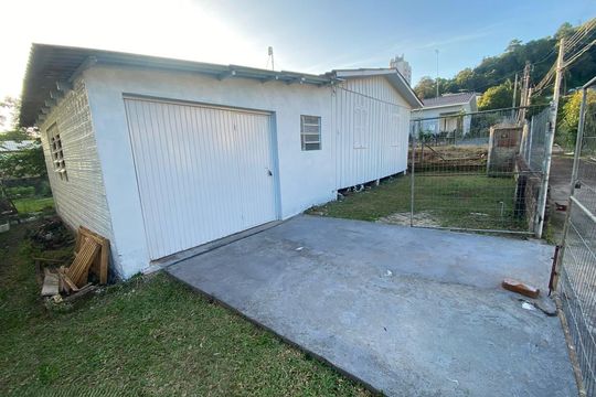 Área externa de casa à venda com 2 quartos, 70m² em Vila Nova, Novo Hamburgo