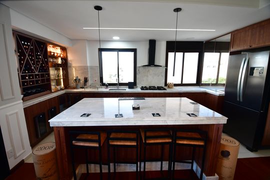 Cozinha de apartamento à venda com 3 quartos, 240m² em Cambuí, Campinas