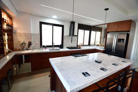 Apartamento à venda com 3 quartos, 240m² em Cambuí, Campinas