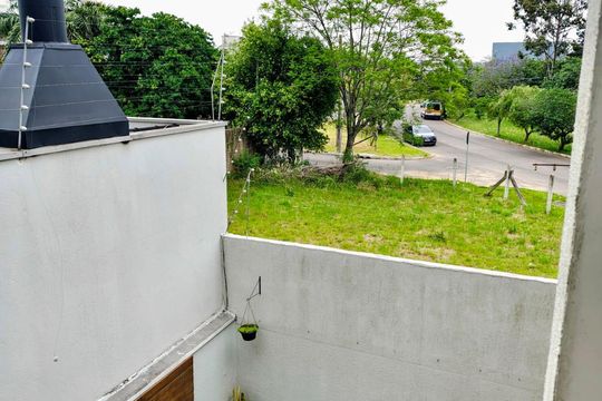 Área externa de casa à venda com 3 quartos, 216m² em Estância Velha, Canoas