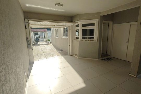 Garagem de casa à venda com 3 quartos, 216m² em Estância Velha, Canoas