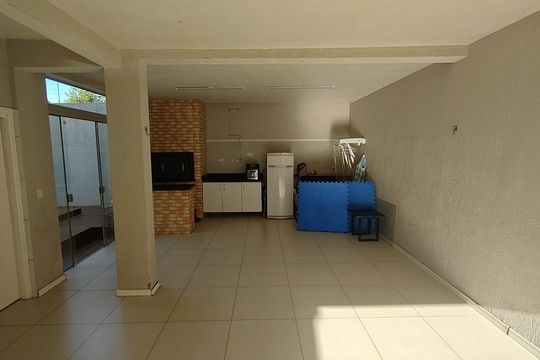 Área externa de casa à venda com 3 quartos, 216m² em Estância Velha, Canoas
