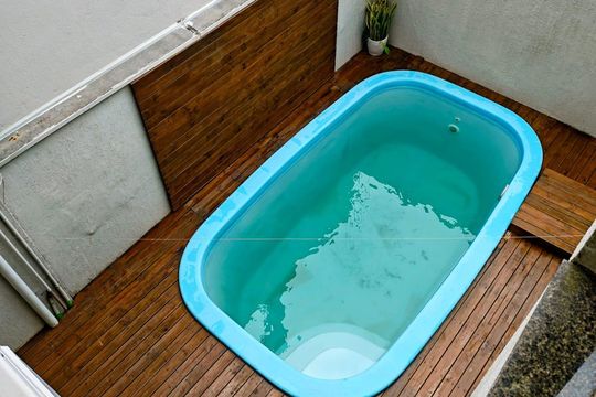 Área externa de casa à venda com 3 quartos, 216m² em Estância Velha, Canoas