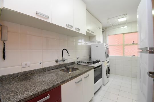 Cozinha de apartamento à venda com 3 quartos, 80m² em Cabral, Curitiba