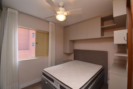 Suíte de apartamento à venda com 3 quartos, 80m² em Cabral, Curitiba