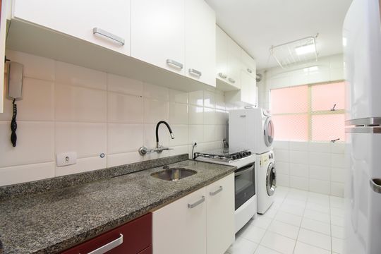 Cozinha de apartamento à venda com 3 quartos, 80m² em Cabral, Curitiba