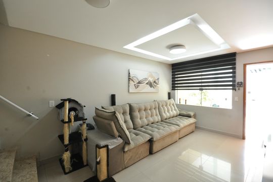Sala de casa à venda com 3 quartos, 85m² em Vila Nivi, São Paulo