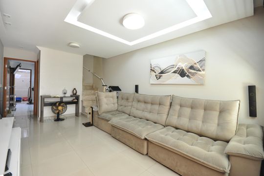 Sala de casa à venda com 3 quartos, 85m² em Vila Nivi, São Paulo