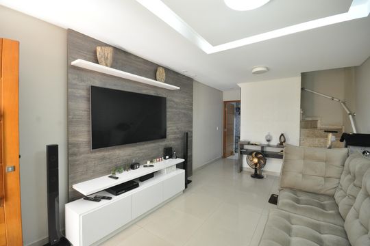 Sala de casa à venda com 3 quartos, 85m² em Vila Nivi, São Paulo