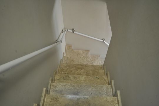Escada de casa à venda com 3 quartos, 85m² em Vila Nivi, São Paulo