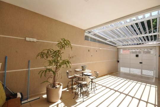 Garagem de casa à venda com 3 quartos, 85m² em Vila Nivi, São Paulo