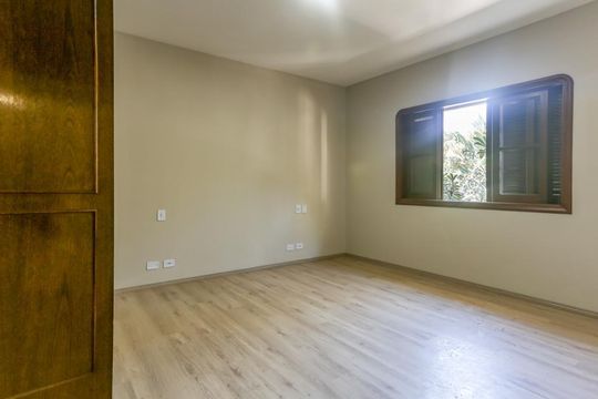 Casa à venda com 4 quartos, 275m² em Vila Mariana, São Paulo