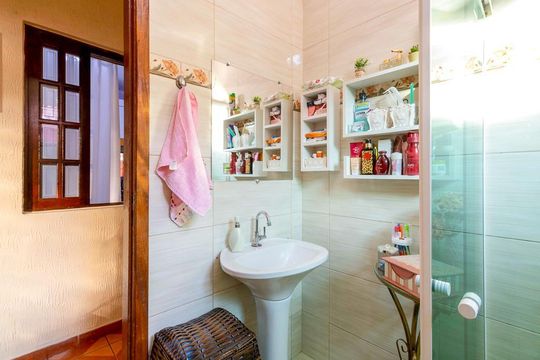 Casa à venda com 6 quartos, 240m² em Jardim Santo André, Santo André
