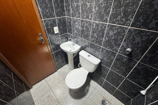 Banheiro de apartamento à venda com 2 quartos, 56m² em Taguatinga Norte, Brasília