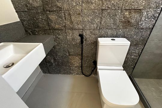 Banheiro da Suíte 3 de casa de condomínio à venda com 3 quartos, 188m² em Vargem Pequena, Rio de Janeiro