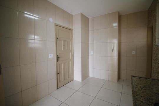 Cozinha de apartamento à venda com 3 quartos, 93m² em Tanque, Rio de Janeiro